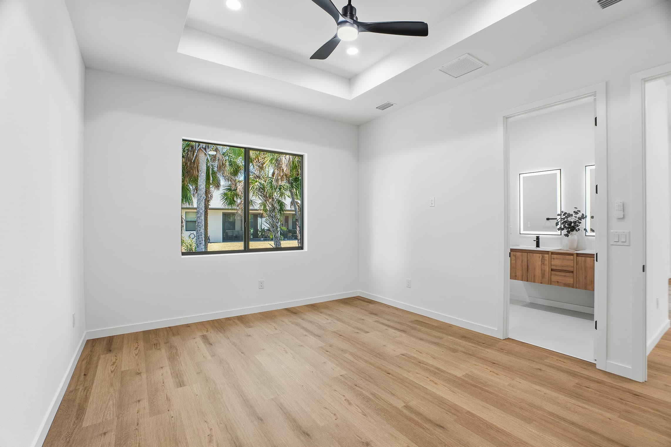 Bedroom — closet